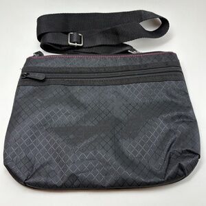 Thirty-One NWOT Nylon Crossbody Purse Black with‎ Hot Pink 10" x 8 x 1